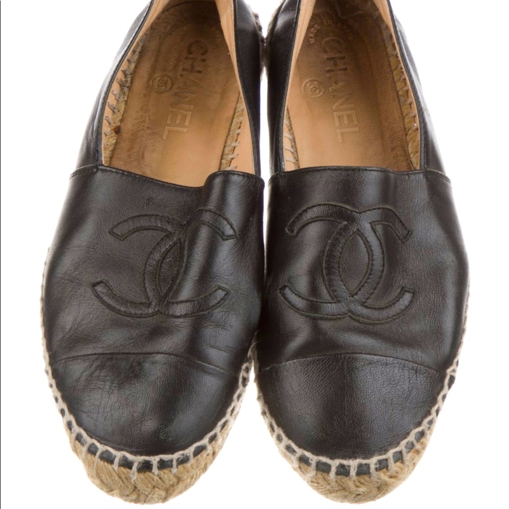 Chanel Cap-Toe Interlocking Cc Logo Lambskin Leat… - image 3